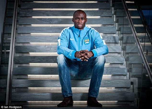 Центрбек \"Манчестер Сити\" \"потроллил\" \"МЮ\"