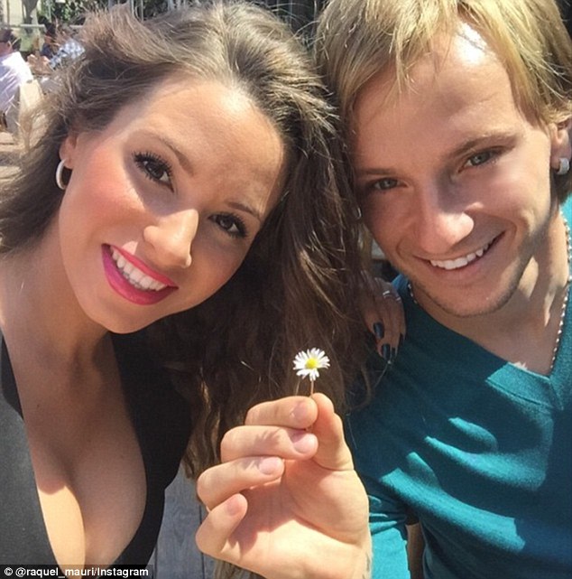 Жена Ракитича предупредила игроков \"Барселоны\"