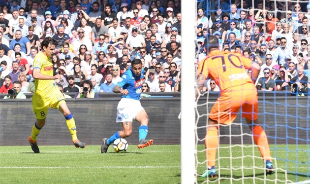 \"Наполи\" чуть не потерпел фиаско, играя с \"Кьево\"