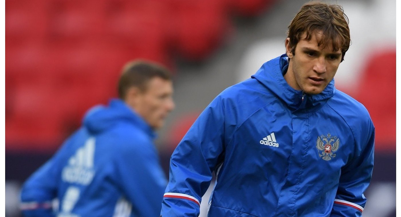 Марио Фернандес в ожидании матча с Аргентиной