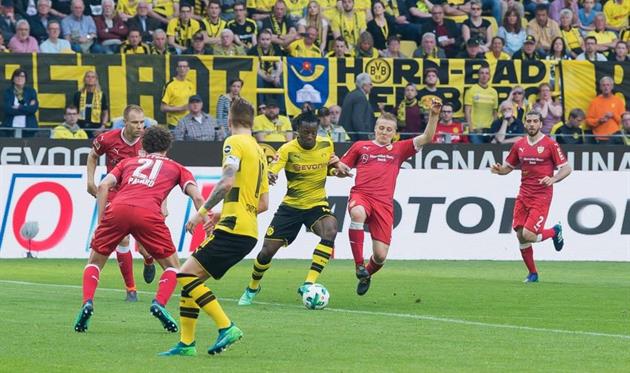 \"Боруссия\" уверенно разобралась со \"Штутгартом\"