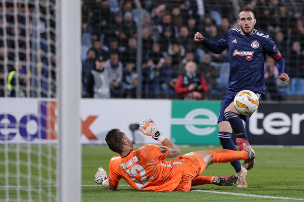 \"Олимпиакос\" комфортно переиграл \"Дюделанж\"