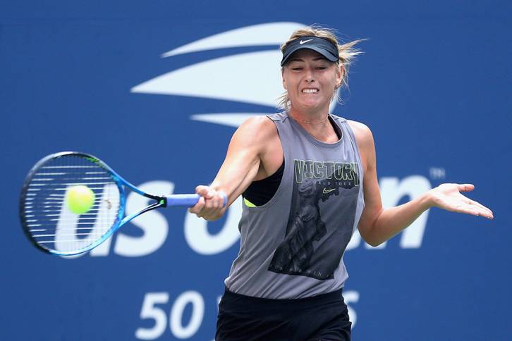 Шарапова в двух сетах обыграла Шнидер