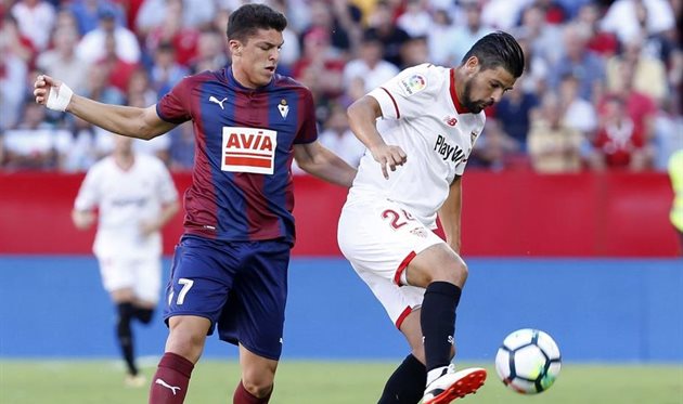 \"Севилья\" уверенно победила \"Эйбар\"