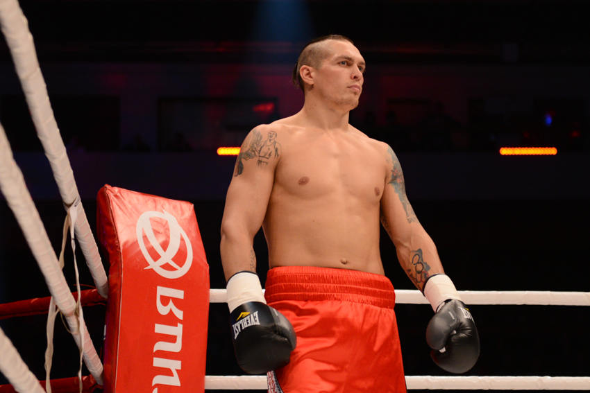 Усик одерживает вторую победу в профессионалах