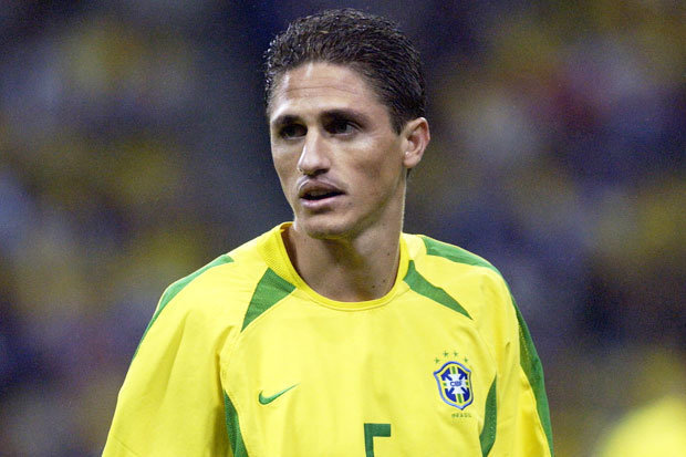 Эдмилсон: Я считаю, что Неймар совершил ошибку, решив покинуть \"Барселону\" ради \"ПСЖ\"