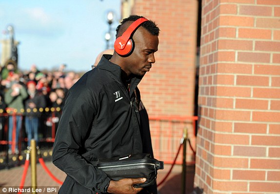 \"ПСЖ\" следит за ситуацией с Балотелли