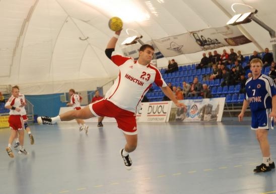 \"Каустик\" и \"Скиф-Кубань\" добыли победы в чемпионате России