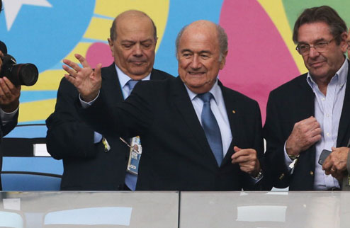 Блаттер покинул пост президента ФИФА