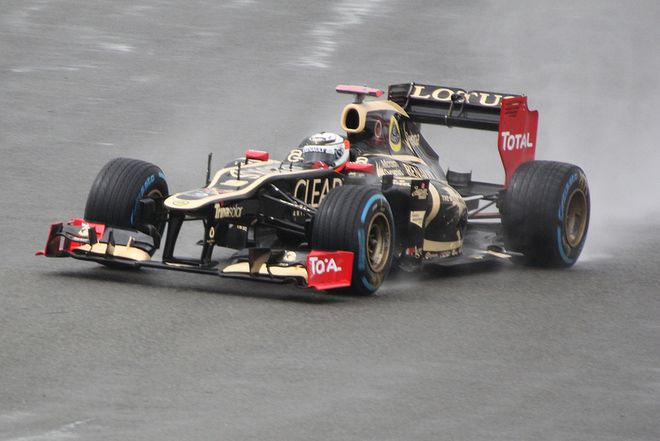 \"Лотус\" улучшил свой болид