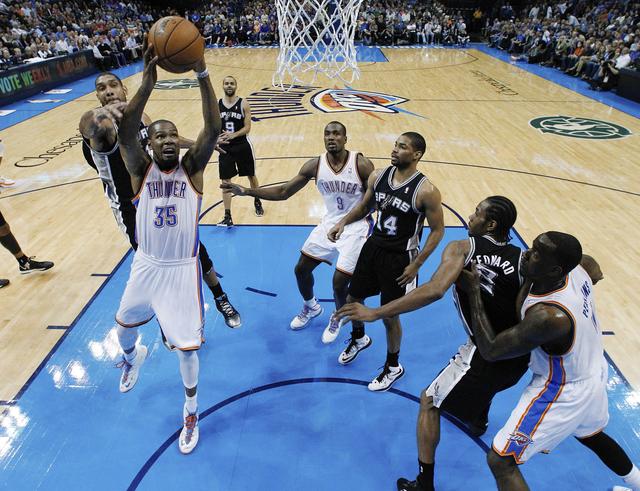 НБА: \"Оклахома\" обыгрывает \" Сан-Антонио\", \"Денвер Наггетс\" сильнее \"Далласа\"