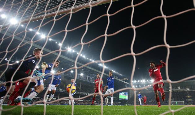 \"Эвертон\" уверенно переиграл \"Суонси\"