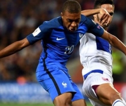 Франция сенсационно потеряла очки в матче с Люксембургом