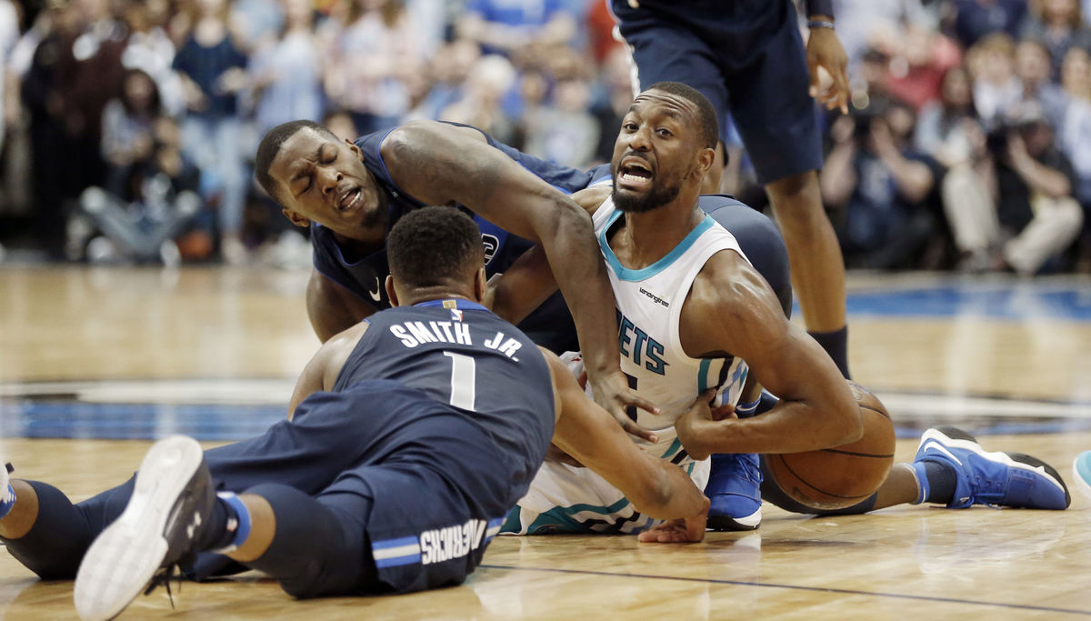 \"Даллас Маверикс\" минимально проиграли \"Шарлотт Хорнетс\"