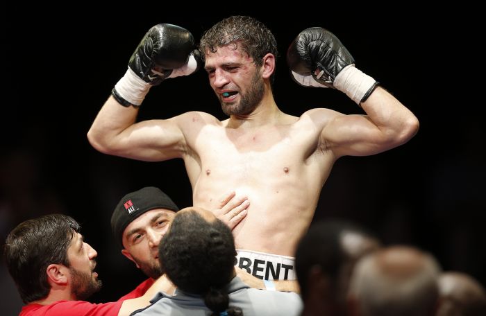 Аллахвердиев защитил свои титулы