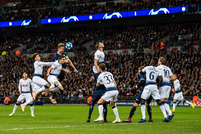 Кейн спас \"Тоттенхэм\" от поражения в матче с \"ПСВ\"