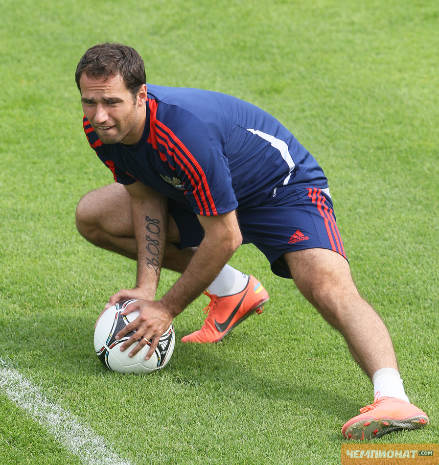 Болельщик учил играть в футбол Романа Широкова