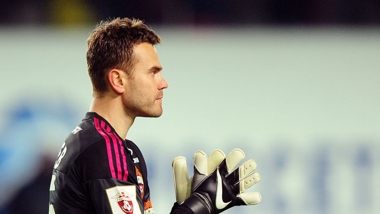 Слуцкий иногда делает замечания Акинфееву