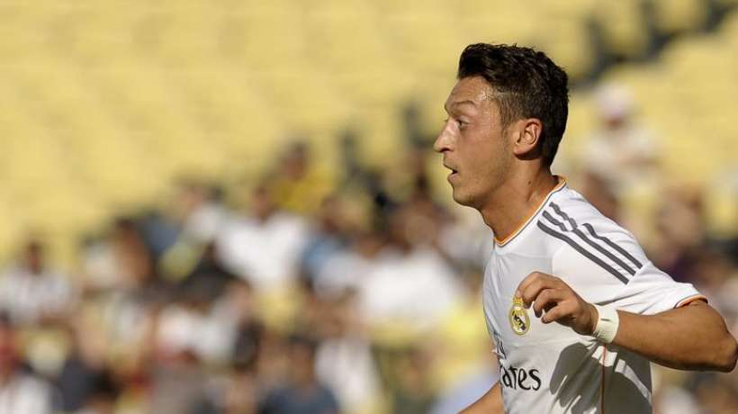 Озил может пополнить состав \"Манчестер Юнайтед\"