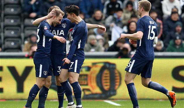 \"Тоттенхэм\" разгромно победил \"Суонси\"