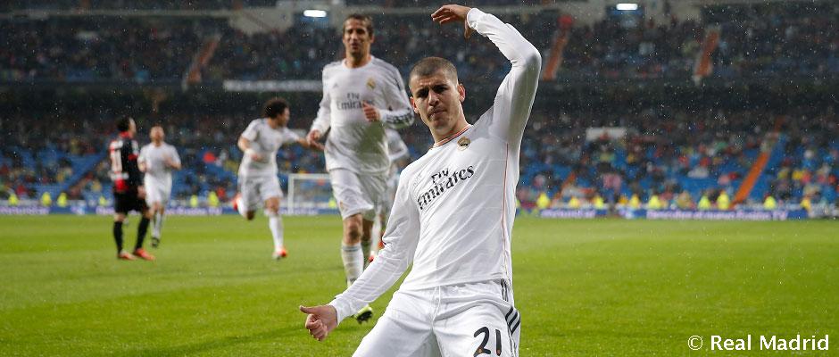 \"Байер\" готов усилить состав Моратой