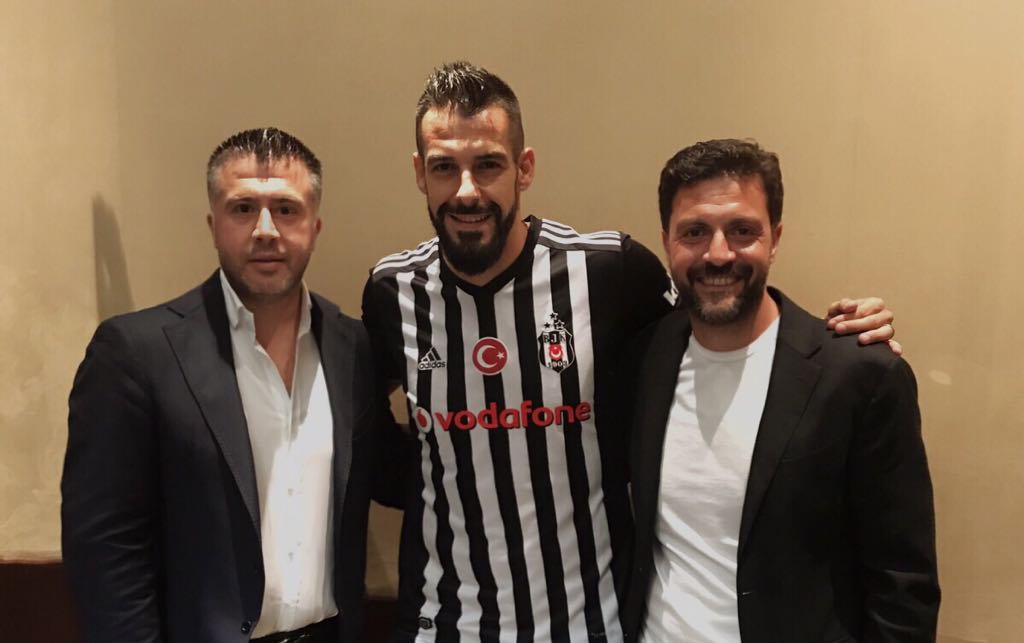 \"Бешикташ\" объявил о трансфере Негредо