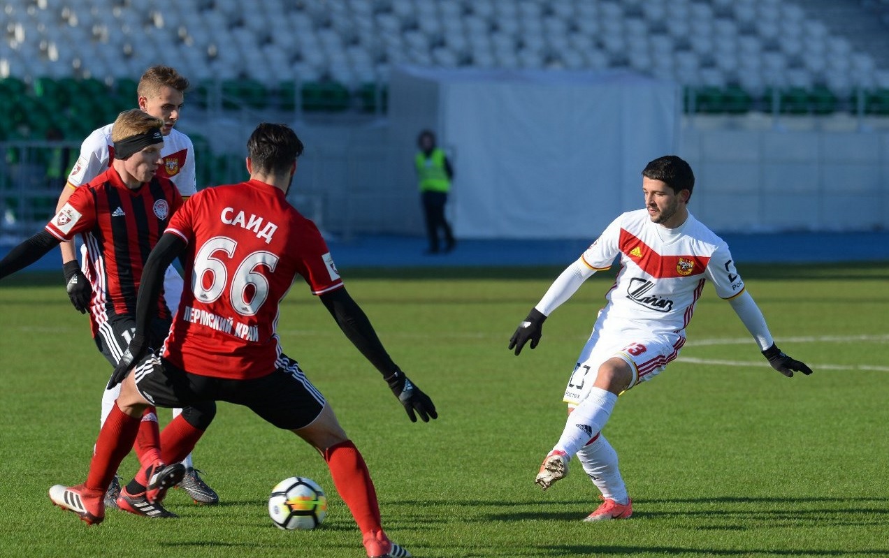 \"Арсенал\" уверенно переиграл \"Амкар\"