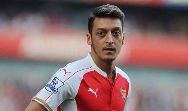 \"МЮ\" хочет купить у \"Арсенала\" Озила