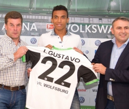Густаво официально перешел в "Вольфсбург"