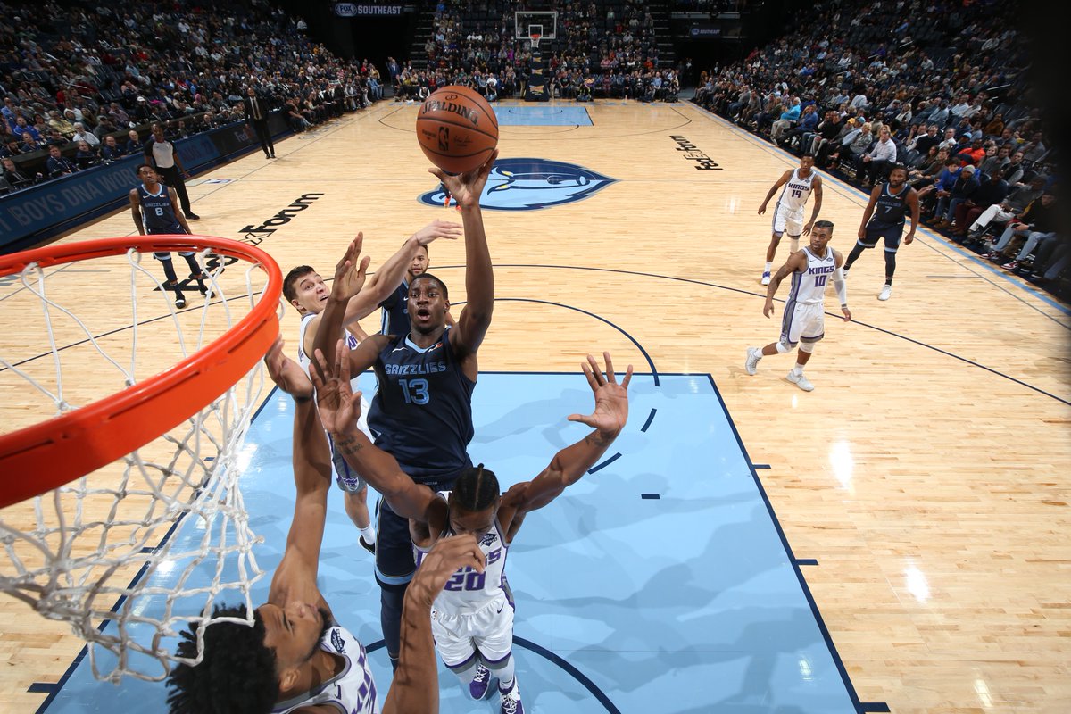 \"Мемфис\" одержал победу над \"Сакраменто\"