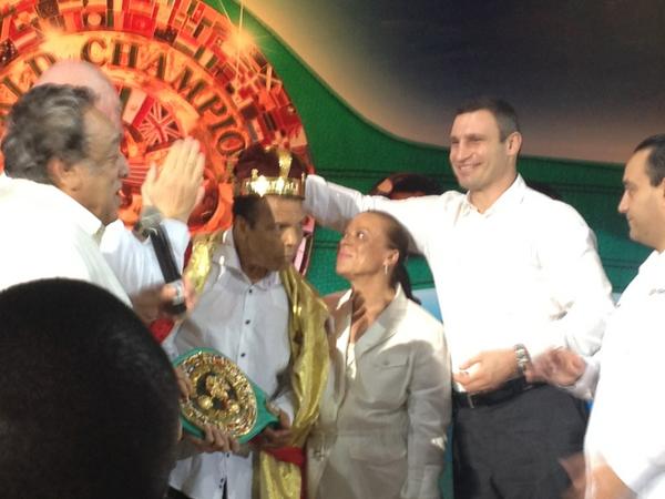 Мохаммед Али получил корону от Виталия Кличко