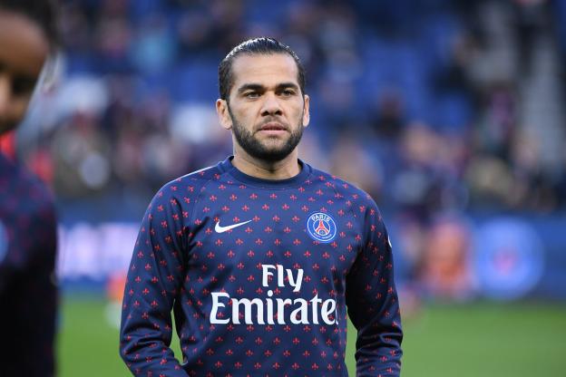 Дани Алвес недоволен переносом финала Кубка Либертадорес в Мадрид