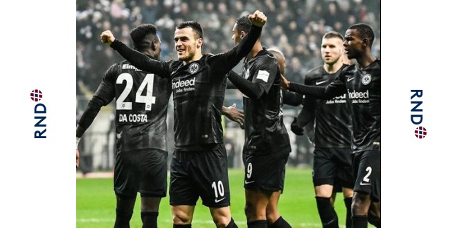 \"Айнтрахт\" ожидаемо обыграл \"Байер\"