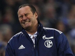 \"Шальке\" уволил тренера