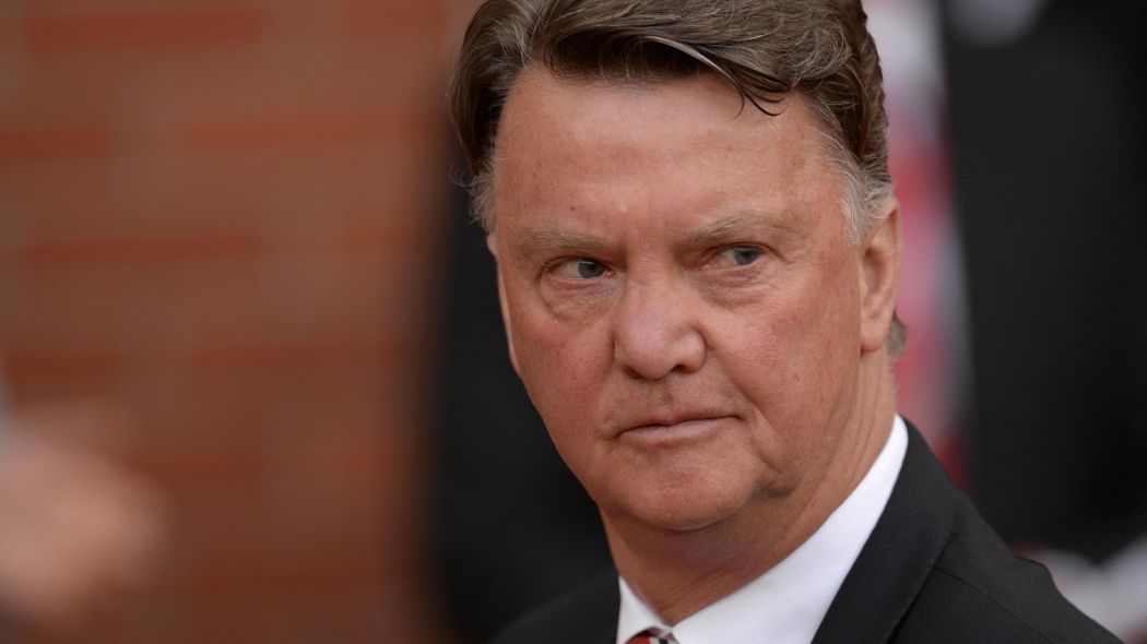 Ван Гал остается тренером \"МЮ\"