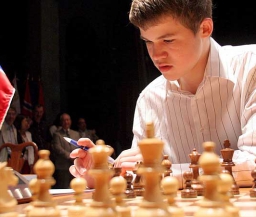 Магнус Карлсен выиграл турнир претендентов