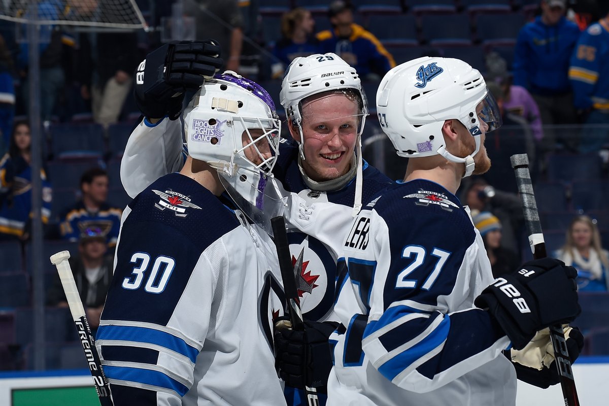 \"Виннипег\" обыграл \"Сент-Луис\" благодаря пяти шайбам Лайне