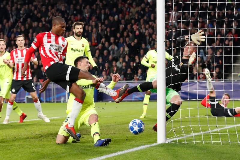 ПСВ потерпел домашнее поражение от \"Барселоны\"