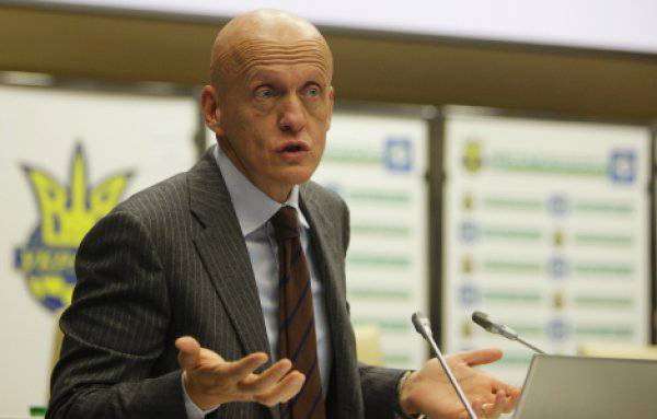 ФФУ продлила контракт с Коллиной