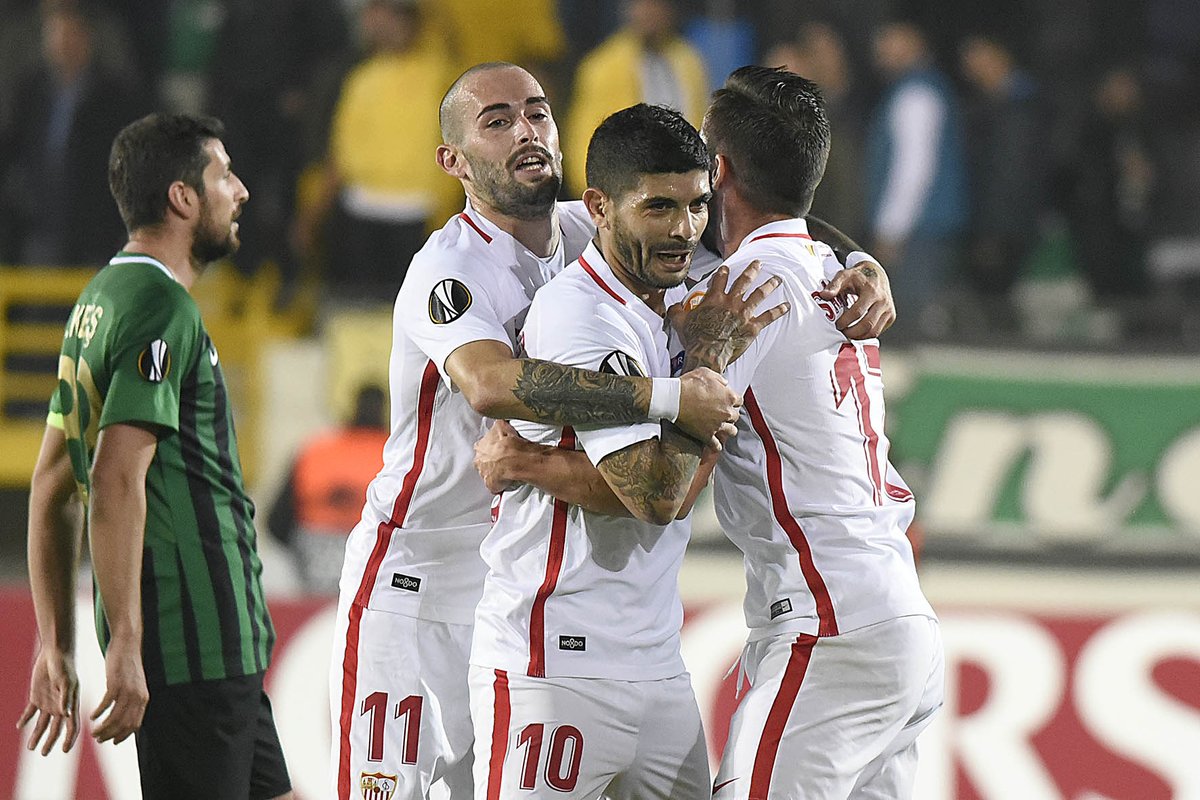 \"Севилья\" одолела \"Акхисар\" благодаря голу с пенальти