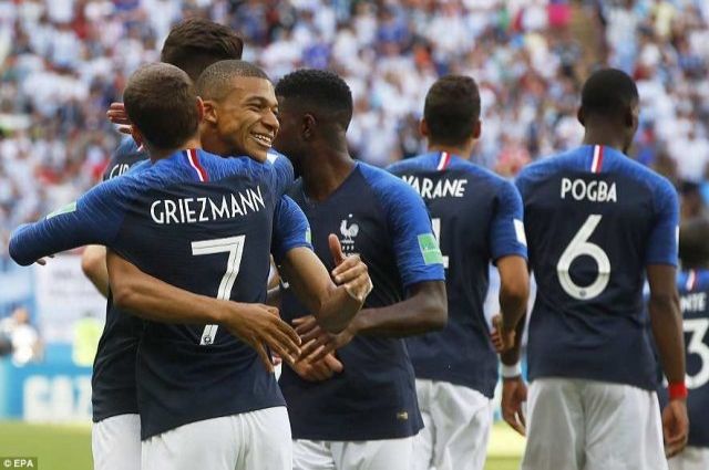 Франция выиграла у Уругвая благодаря голу с пенальти