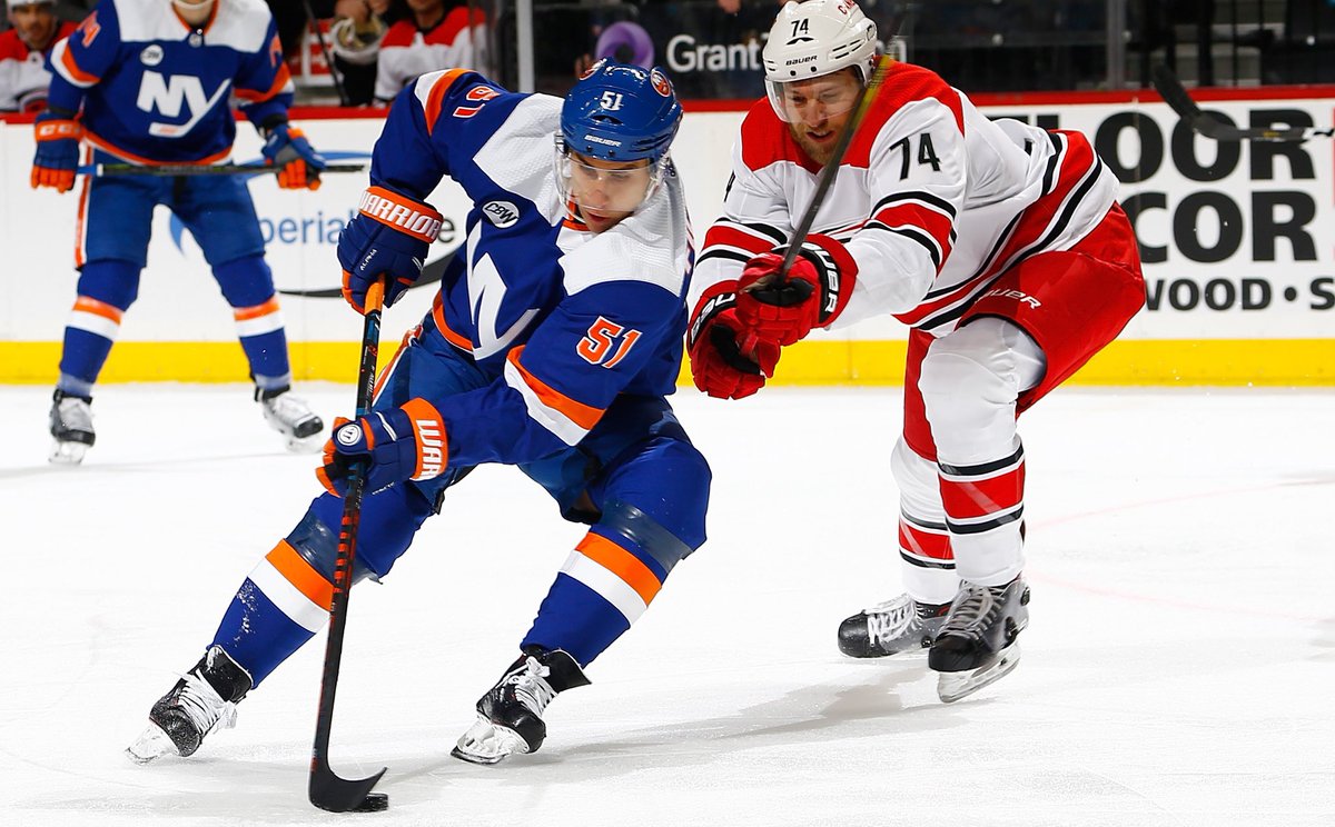 \"Айлендерс\" уверенно обыграли \"Каролину\"