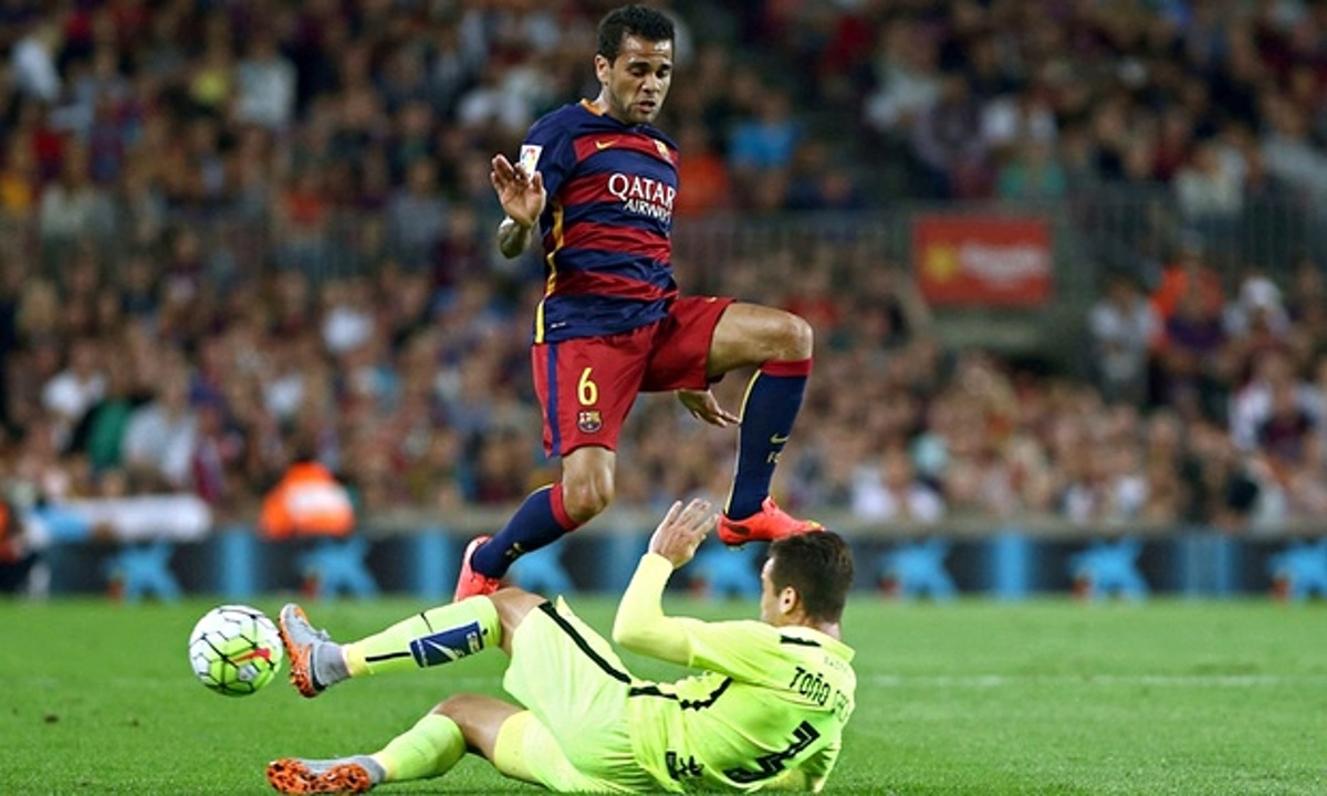 Алвес считает, что самым лучшим в \"Барселоне\" есть сама команда