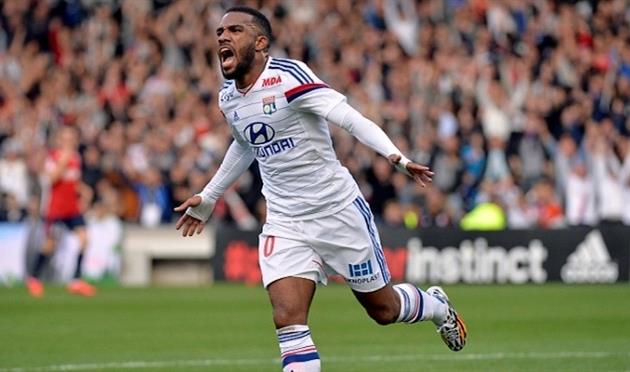 \"Ливерпуль\" нацелился на лидера \"Лиона\"