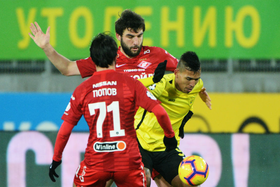 \"Спартак\" в гостях одолел \"Анжи\"