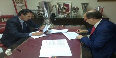 Эмери продлил контракт с \"Севильей\"