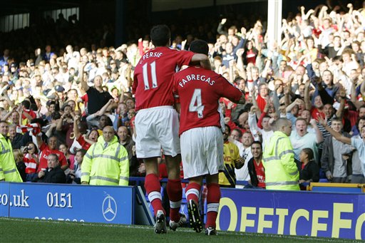 Робин Ван Перси поможет \"МЮ\" переманить Фабрегаса