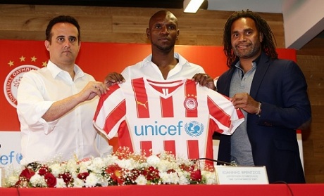 Абидаль подписал с \"Олимпиакосом\" однолетний контракт