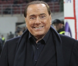 Берлускони впечатлен вложениями в "Милан"