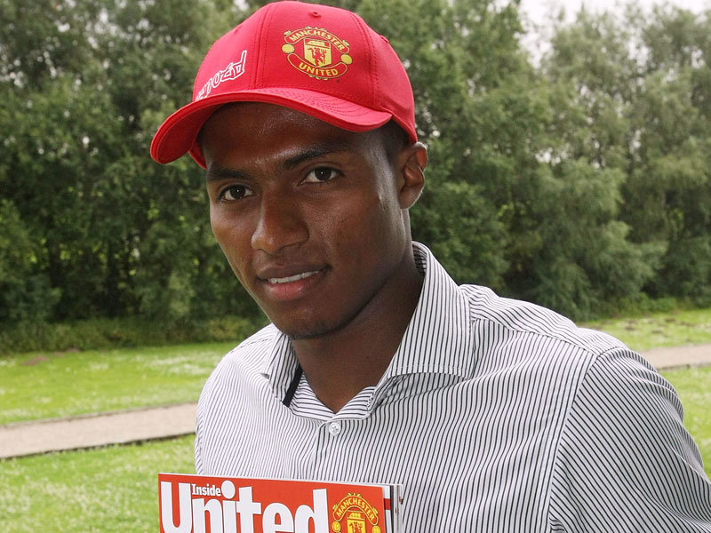 Валенсия  еще на три года останется в \"МЮ\"